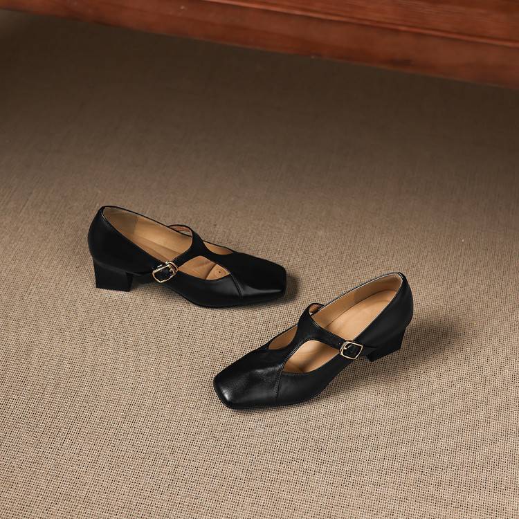 Vienne Square-Toe Heels
